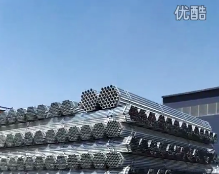 友发热镀锌大棚钢管装车拍摄视频